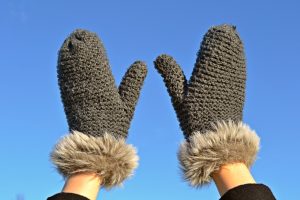 knit hands up mittens